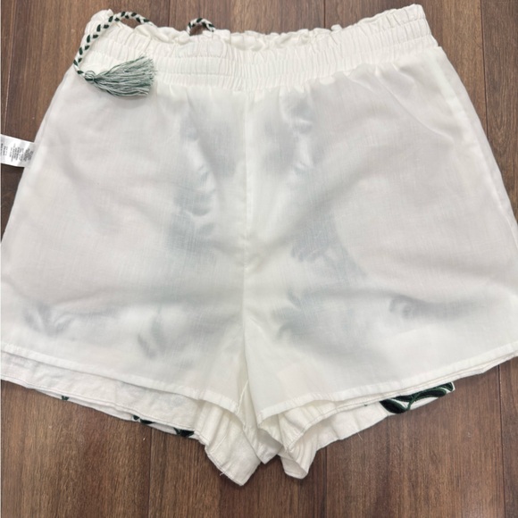 House of Harlow 1960 White Shorts with Green Leaf Embroidery - Picture 5 of 10